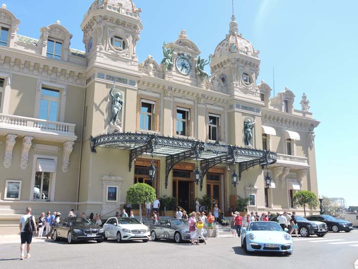 Beautiful and rich cars lined up in front of the Monte Carlo Casino